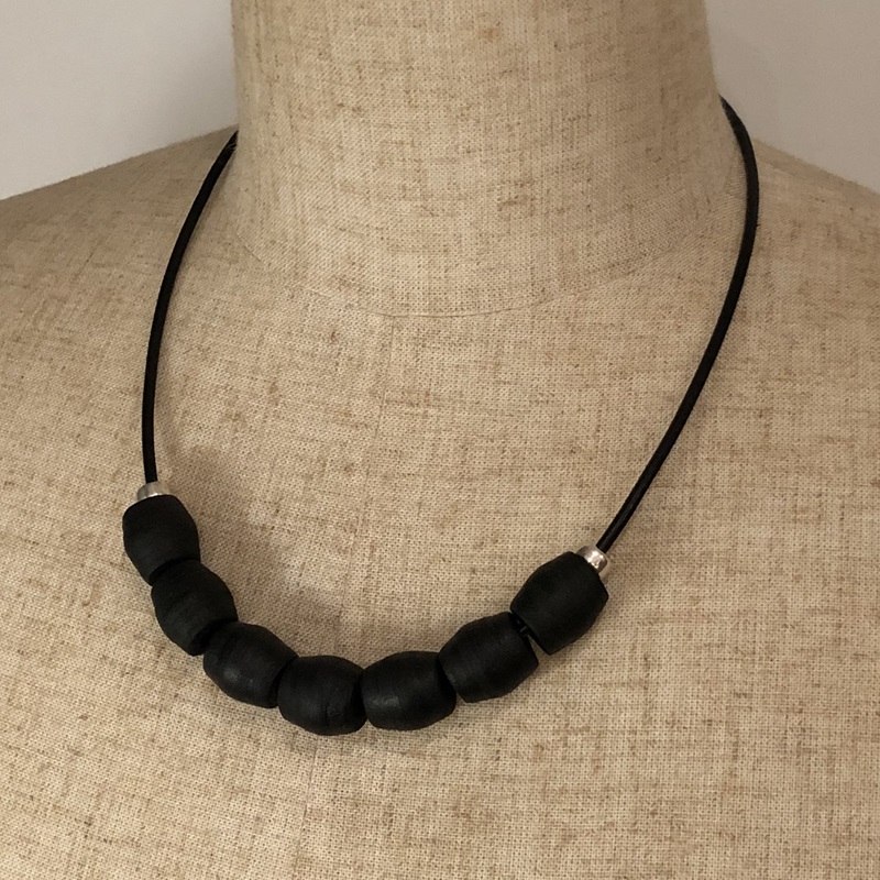 BEADS NECKLACE